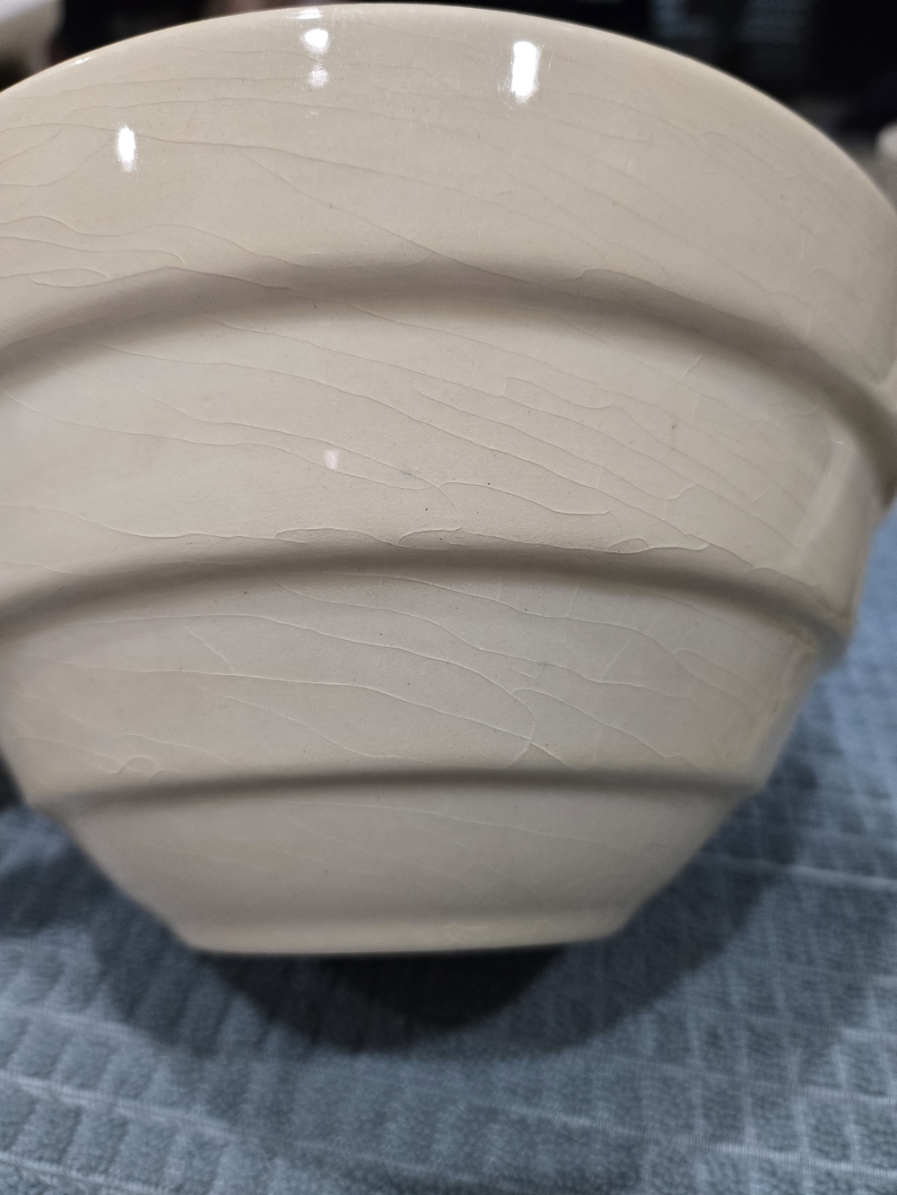 Vintage Beehive Cream/Buttery Color Bowl